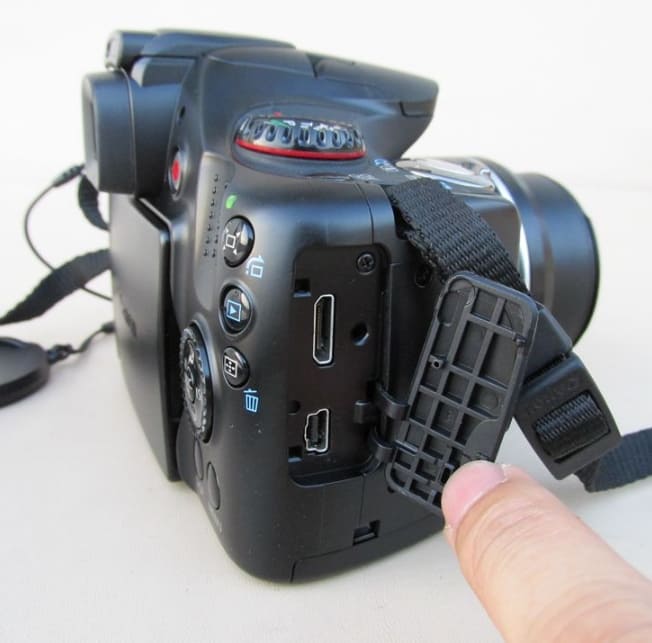 Отсек для карт памяти Canon PwerShot SX30 IS 
