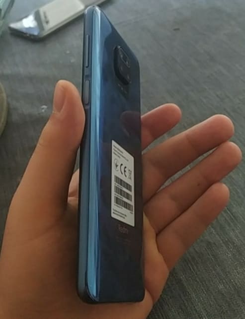 Вид с боку Xiaomi Redmi Note 9S 