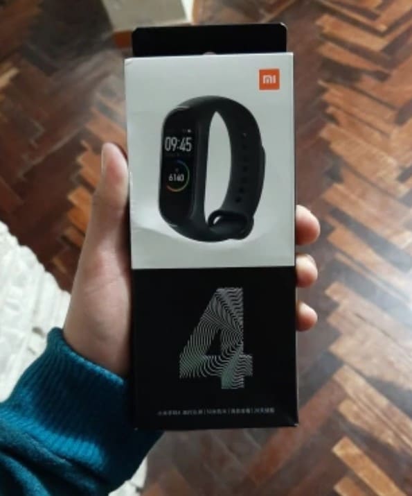 Xiaomi Mi Band 4 самые популярные смарт часы во всем мире