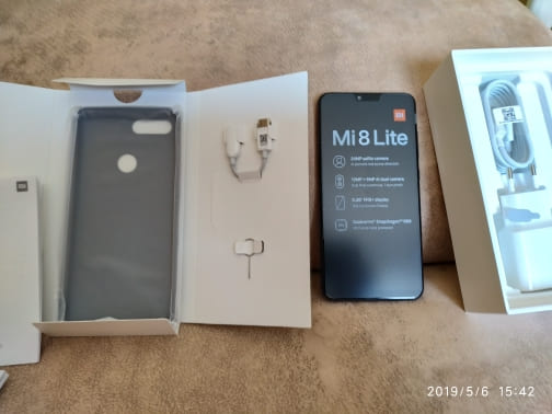 Xiaomi Mi 8 Lite младшая версия флагманской модели распаковка
